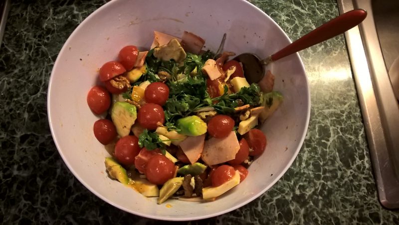 Avokádós friss mindent bele saláta